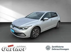 Zilver Gebruikt 2022 VW Golf VIII Life Sedan | € 28.616 (Goede deal)