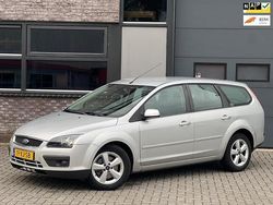 Grijs Gebruikt 2007 Ford Focus Futura Stationwagen | € 999 (Iets duurder)