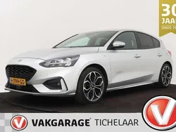 Grijs Gebruikt 2020 Ford Focus ST-Line Hatchback | € 18.399 (Eerlijke prijs)