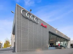 Grijs Nieuw 2025 Audi A3 Sportback e-tron Advanced Sedan | € 41.495 (Super prijs)
