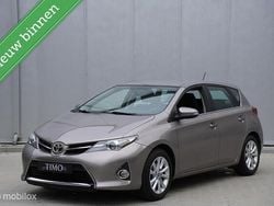 Bruin Gebruikt 2015 Toyota Auris Hatchback | € 10.950 (Eerlijke prijs)