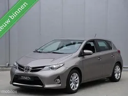 Bruin Gebruikt 2015 Toyota Auris Hatchback | € 11.950 (Eerlijke prijs)