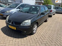 Zwart Gebruikt 2005 Renault Clio II Hatchback | € 750 (Super prijs)