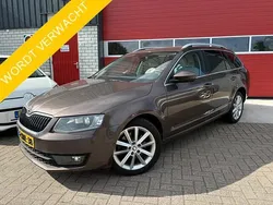 Bruin, metallic lak Gebruikt 2014 Skoda Octavia Elegance Stationwagen | € 11.888 (Eerlijke prijs)