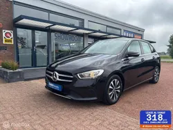 Zwart Gebruikt 2020 Mercedes B180 Business MPV | € 23.750 (Goede deal)