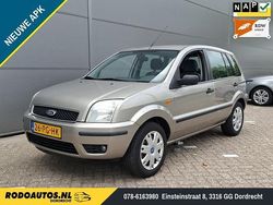 Grijs (metallic) Gebruikt 2004 Ford Fusion Ghia MPV | € 999 (Goede deal)