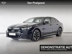 M carbonschwarz metallic (zwart metallic) Gebruikt 2025 BMW i5 M Sport Sedan | € 85.206