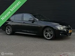 Zwart Gebruikt 2018 BMW 320 M Sport Sedan | € 23.450 (Eerlijke prijs)