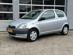 Grijs Gebruikt 2002 Toyota Yaris Hatchback | € 999 (Eerlijke prijs)