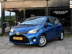 Blauw Gebruikt 2015 Toyota Yaris Hatchback | € 12.950 (Eerlijke prijs)
