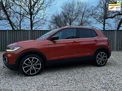 Oranje, metallic lak Gebruikt 2024 VW T-Cross Business SUV | € 29.950 (Eerlijke prijs)
