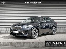 Saphirschwarz metallic (zwart metallic) Gebruikt 2024 BMW iX2 Comfort Edition SUV | € 42.900 (Goede deal)