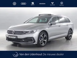 Grijs, metallic lak Gebruikt 2023 VW Passat Business Stationwagen | € 44.990 (Duur)