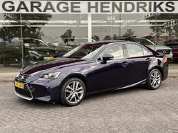 Blauw Gebruikt 2019 Lexus IS300h Luxury Line Sedan | € 28.645 (Eerlijke prijs)