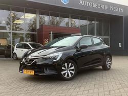 Zwart Gebruikt 2023 Renault Clio V Equilibre Hatchback | € 15.450 (Eerlijke prijs)