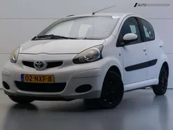 Wit Gebruikt 2011 Toyota Aygo Comfort Hatchback | € 3.945 (Eerlijke prijs)