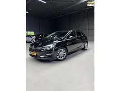 Zwart Gebruikt 2017 Opel Astra Innovation Hatchback | € 10.499 (Eerlijke prijs)