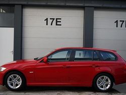 Rood Gebruikt 2011 BMW 320 Executive Stationwagen | € 17.950