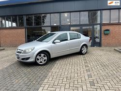 Grijs Gebruikt 2009 Opel Astra Essentia Hatchback | € 3.450 (Eerlijke prijs)