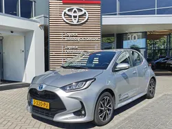 Grijs Gebruikt 2023 Toyota Yaris Hatchback | € 21.390 (Eerlijke prijs)