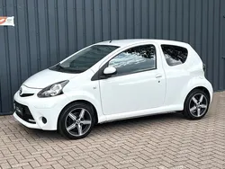Wit Gebruikt 2013 Toyota Aygo Hatchback | € 5.295 (Eerlijke prijs)