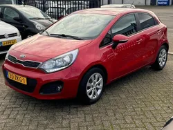 Rood Gebruikt 2013 Kia Rio Plus Hatchback | € 6.250 (Eerlijke prijs)