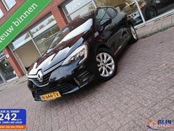 Zwart Gebruikt 2022 Renault Clio V Zen Hatchback | € 14.450 (Eerlijke prijs)