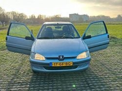 Zilver Gebruikt 2000 Peugeot 106 Hatchback | € 750 (Goede deal)