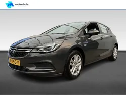 Grijs Gebruikt 2016 Opel Astra Edition Hatchback | € 12.295 (Eerlijke prijs)