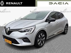 Grijs Gebruikt 2023 Renault Clio V Evolution Hatchback | € 19.950 (Eerlijke prijs)