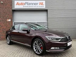Rood Gebruikt 2016 VW Passat Sedan | € 17.744 (Goede deal)