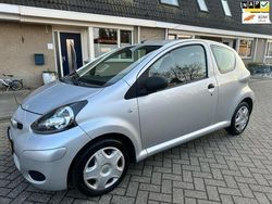 Grijs Gebruikt 2011 Toyota Aygo Cool Hatchback | € 1.850 (Eerlijke prijs)