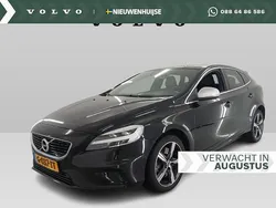 Zwart Gebruikt 2019 Volvo V40 Stationwagen | € 21.899 (Eerlijke prijs)