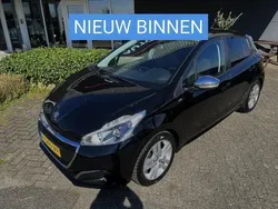 Zwart Gebruikt 2017 Peugeot 208 Allure Hatchback | € 7.250 (Eerlijke prijs)