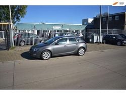 Grijs Gebruikt 2010 Opel Astra Cosmo Hatchback | € 5.450 (Eerlijke prijs)