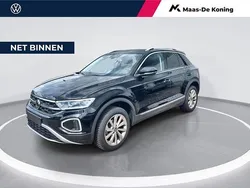 Zwart Gebruikt 2024 VW T-Roc Style SUV | € 33.440 (Eerlijke prijs)