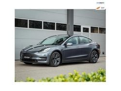 Grijs Gebruikt 2022 Tesla Model 3 Standard Range Sedan | € 25.950 (Eerlijke prijs)