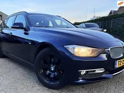 Blauw, metallic lak Gebruikt 2014 BMW 318 Executive Stationwagen | € 5.950 (Eerlijke prijs)