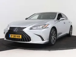 Grijs Gebruikt 2022 Lexus ES300 Luxury Line Sedan | € 42.950 (Goede deal)