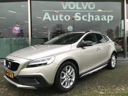 Bruin, metallic lak Gebruikt 2017 Volvo V40 CC Stationwagen | € 13.250 (Eerlijke prijs)