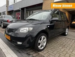 Zwart, metallic lak Gebruikt 2007 Mazda 2 Dynamic MPV | € 1.695