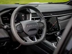 Zwart, metallic lak Gebruikt 2023 Lynk & Co 01 SUV | € 29.700 (Eerlijke prijs)