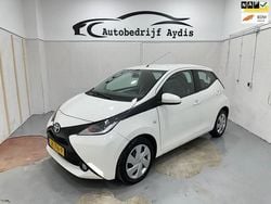 Wit (metallic) Gebruikt 2016 Toyota Aygo X-play Hatchback | € 7.999 (Goede deal)