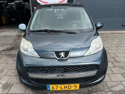Zwart, metallic lak Gebruikt 2010 Peugeot 107 Urban Move Hatchback | € 2.950 (Goede deal)