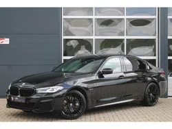Zwart Gebruikt 2022 BMW 545 M Sport Sedan | € 48.900 (Goede deal)