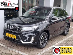Zwart, metallic lak Gebruikt 2022 Suzuki Vitara Style SUV | € 22.925 (Eerlijke prijs)