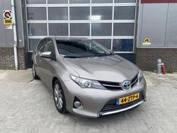 Bruin Gebruikt 2013 Toyota Auris Executive Hatchback | € 8.900 (Eerlijke prijs)