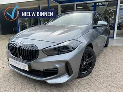 Grijs Gebruikt 2022 BMW 118 Executive Hatchback | € 29.950 (Iets duurder)
