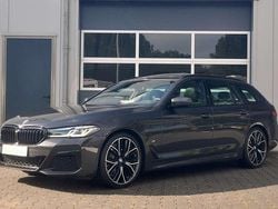 Grijs Gebruikt 2020 BMW 518 Executive Stationwagen | € 31.900