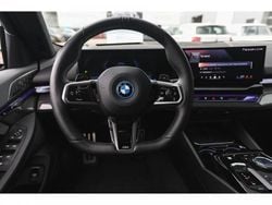 Sophistograu brillianteffect (grijs metallic) Gebruikt 2024 BMW 550e Comfort Edition Sedan | € 77.950 (Eerlijke prijs)